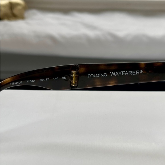Ray-Ban “Wayfarer” Folding Classic Sunglasses in Havana Tortoiseshell Brown - Picture 7 of 9